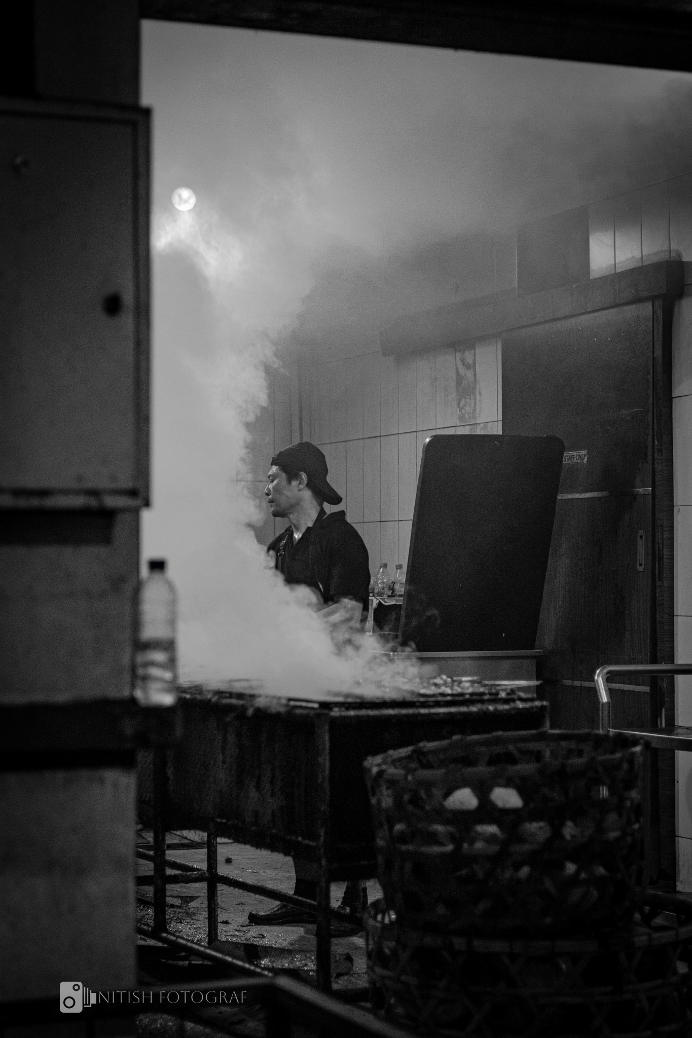 Amid the mist of flavors – a culinary artist lost in the rhythm of creation