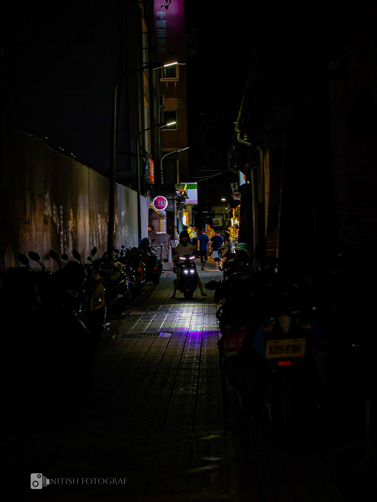 Hidden paths – where the heartbeat of the city echoes in the shadows