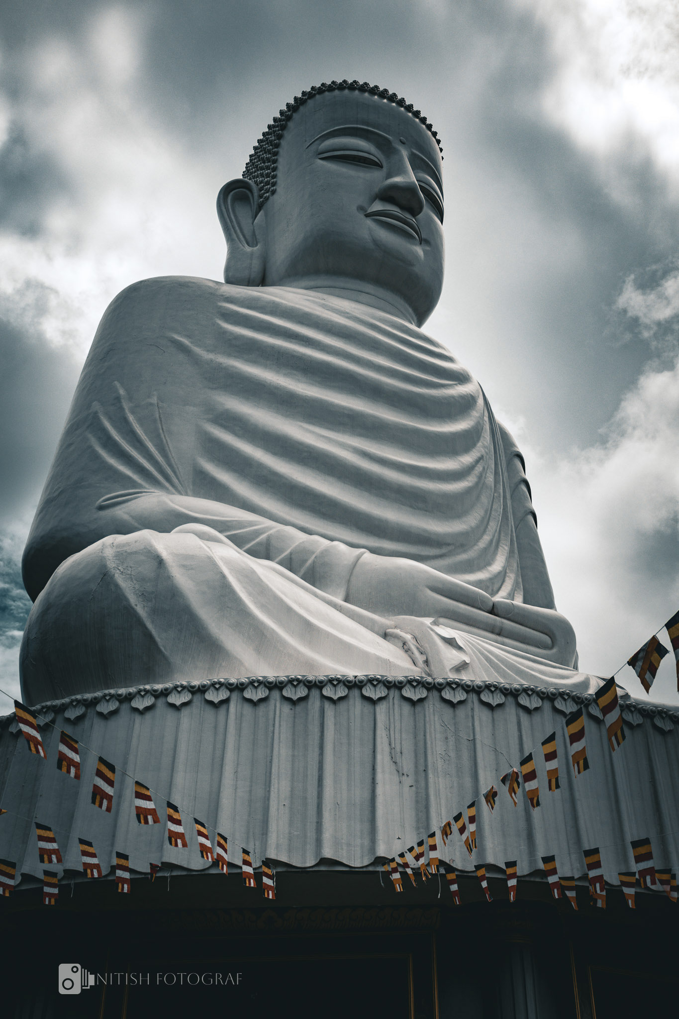 A towering presence – wisdom carved in the skies