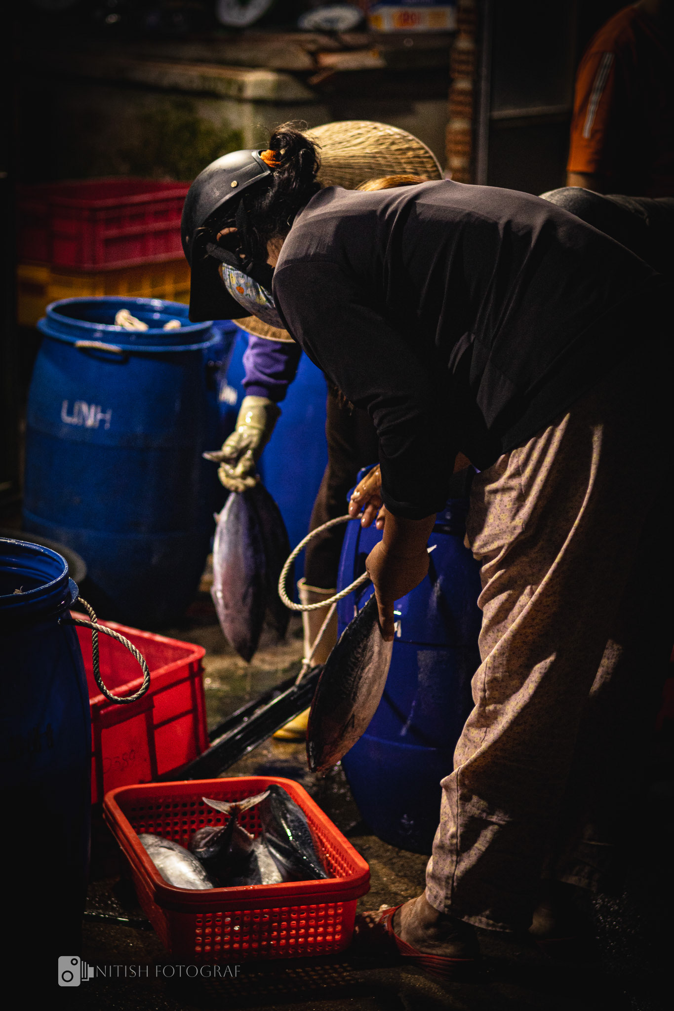 Hardworking hands – where fresh catches meet the day’s trade