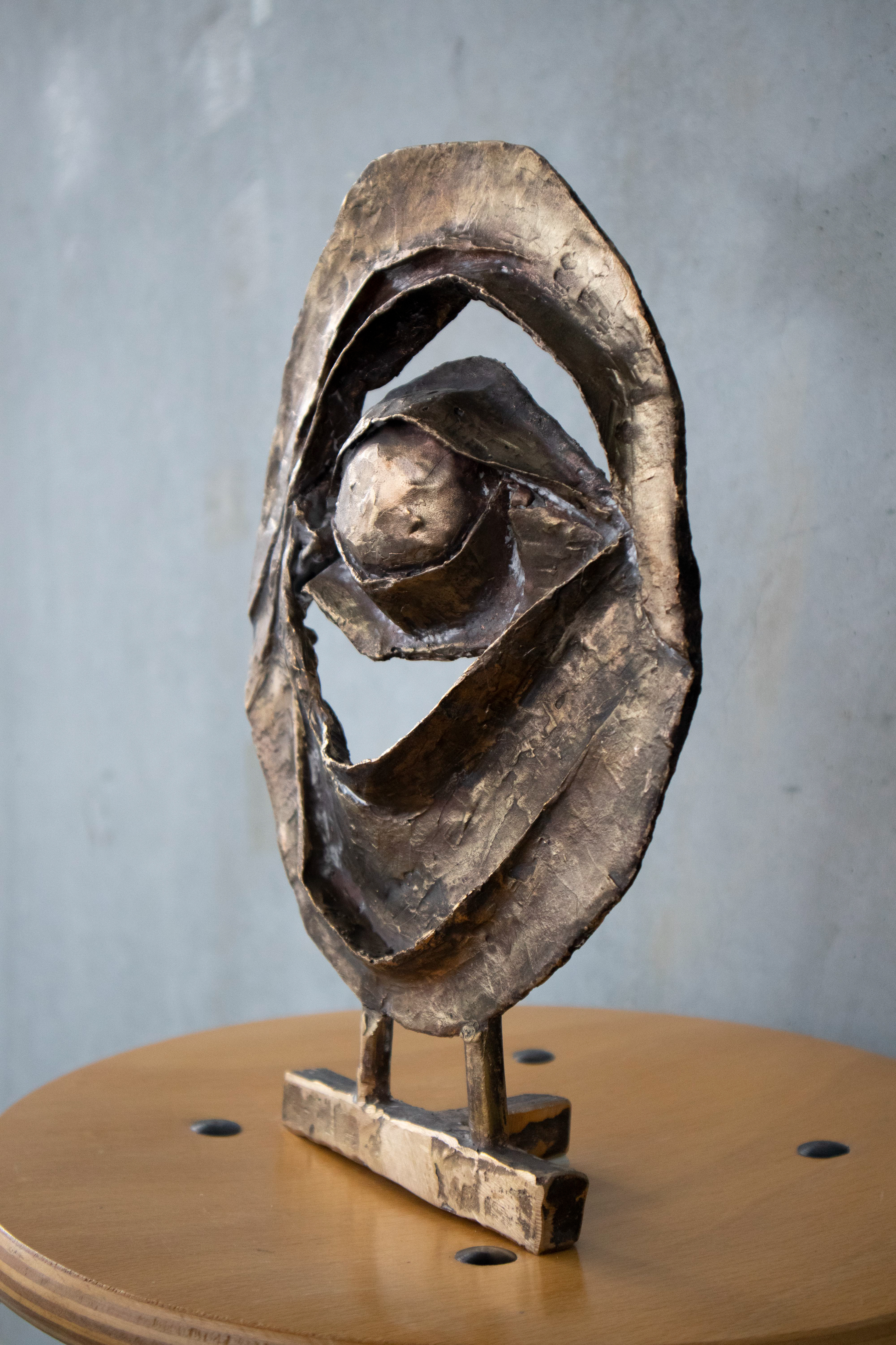 "see me" bronze figur, artist: meike lütge-kalberlah