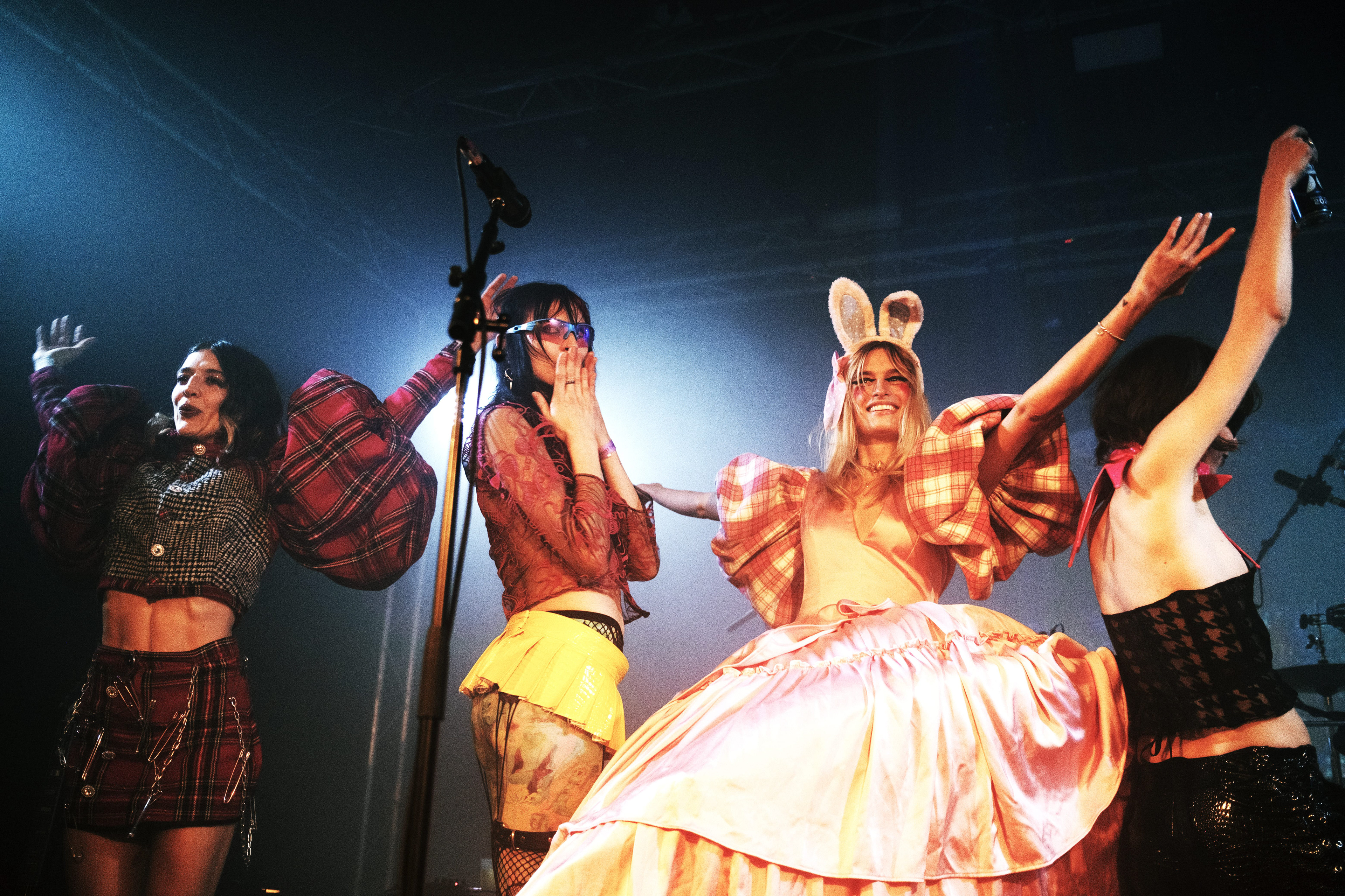 CUMGIRL 8 - POINT EPHEMERE PARIS, FR