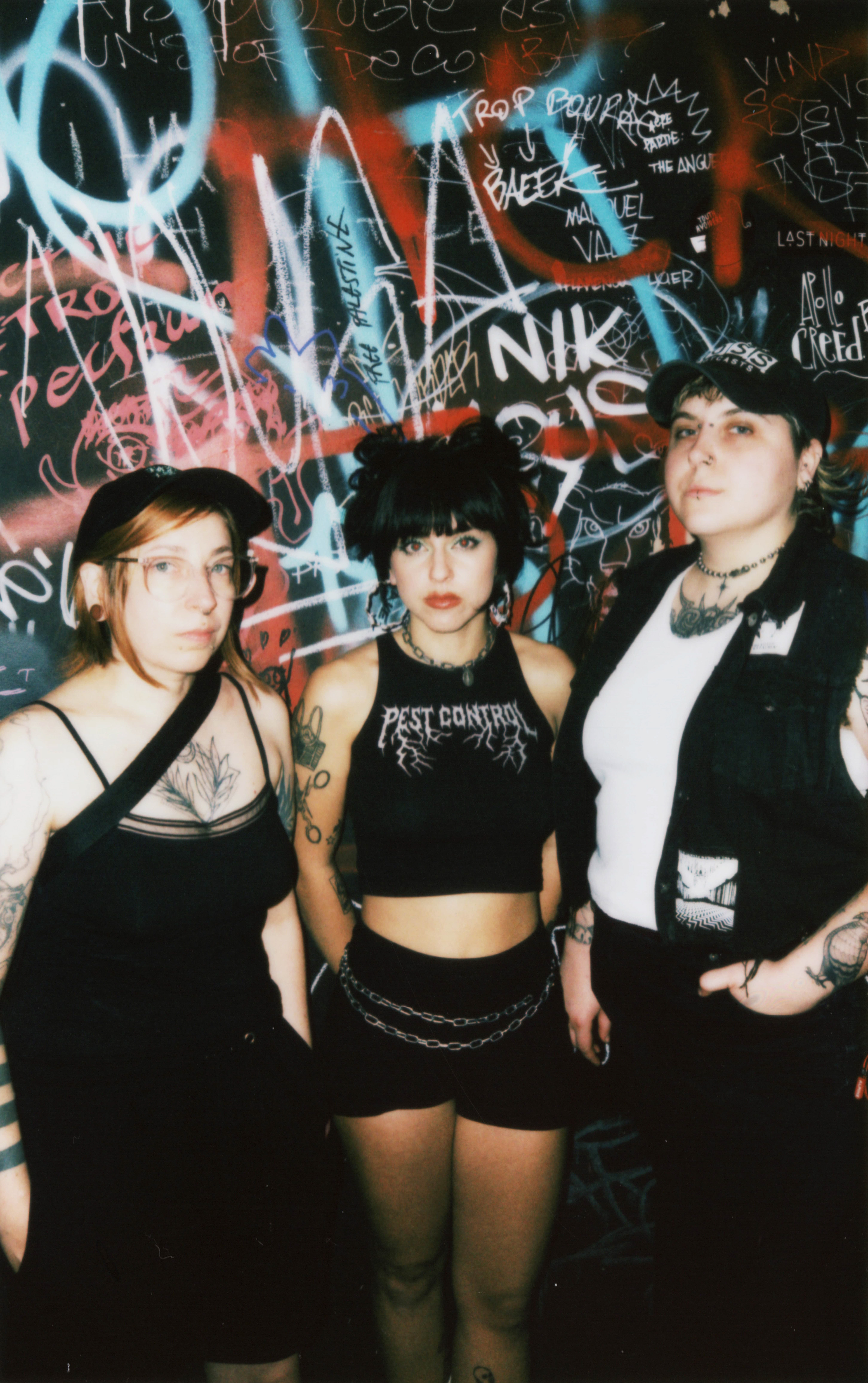 SHOOTING DAGGERS - PRESS SHOT