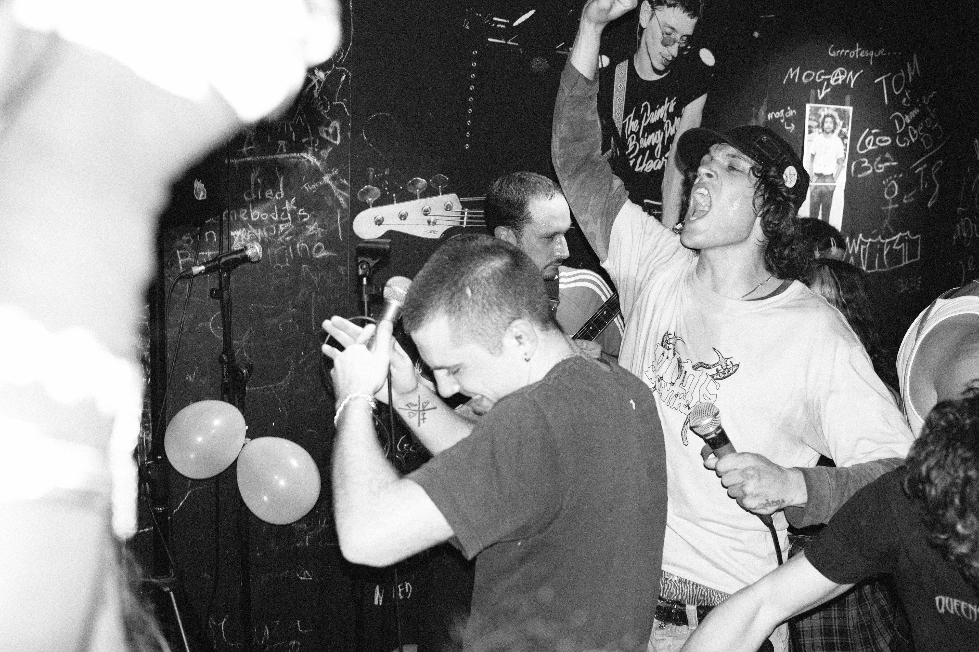 FREE ZORBA THE HOOLIGAN - L'INTERNATIONAL PARIS