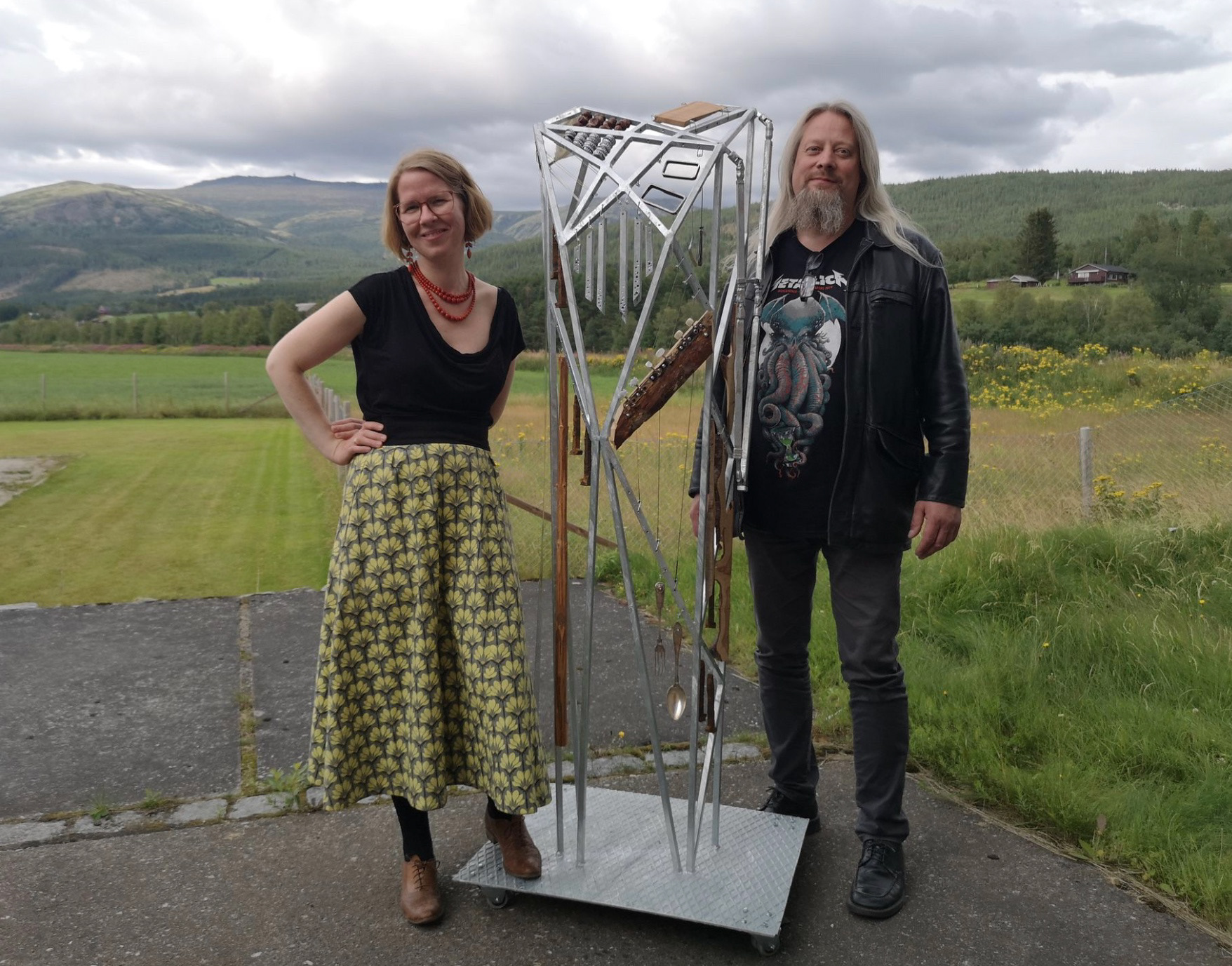 Berit, Ivar og Brynjar forran Tronfjell. Foto: Theodor With