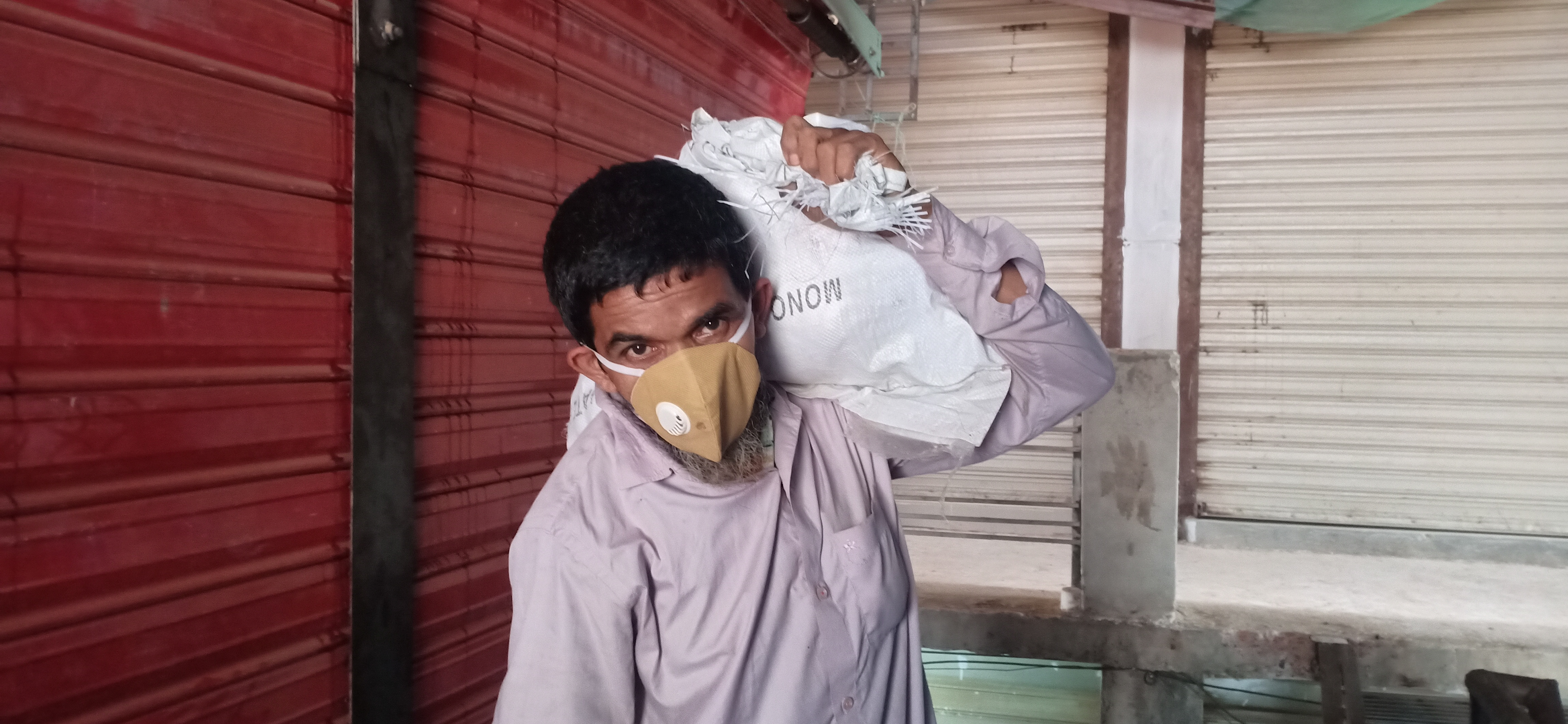 Mohammed Shafi - Refugee with donated iftar items