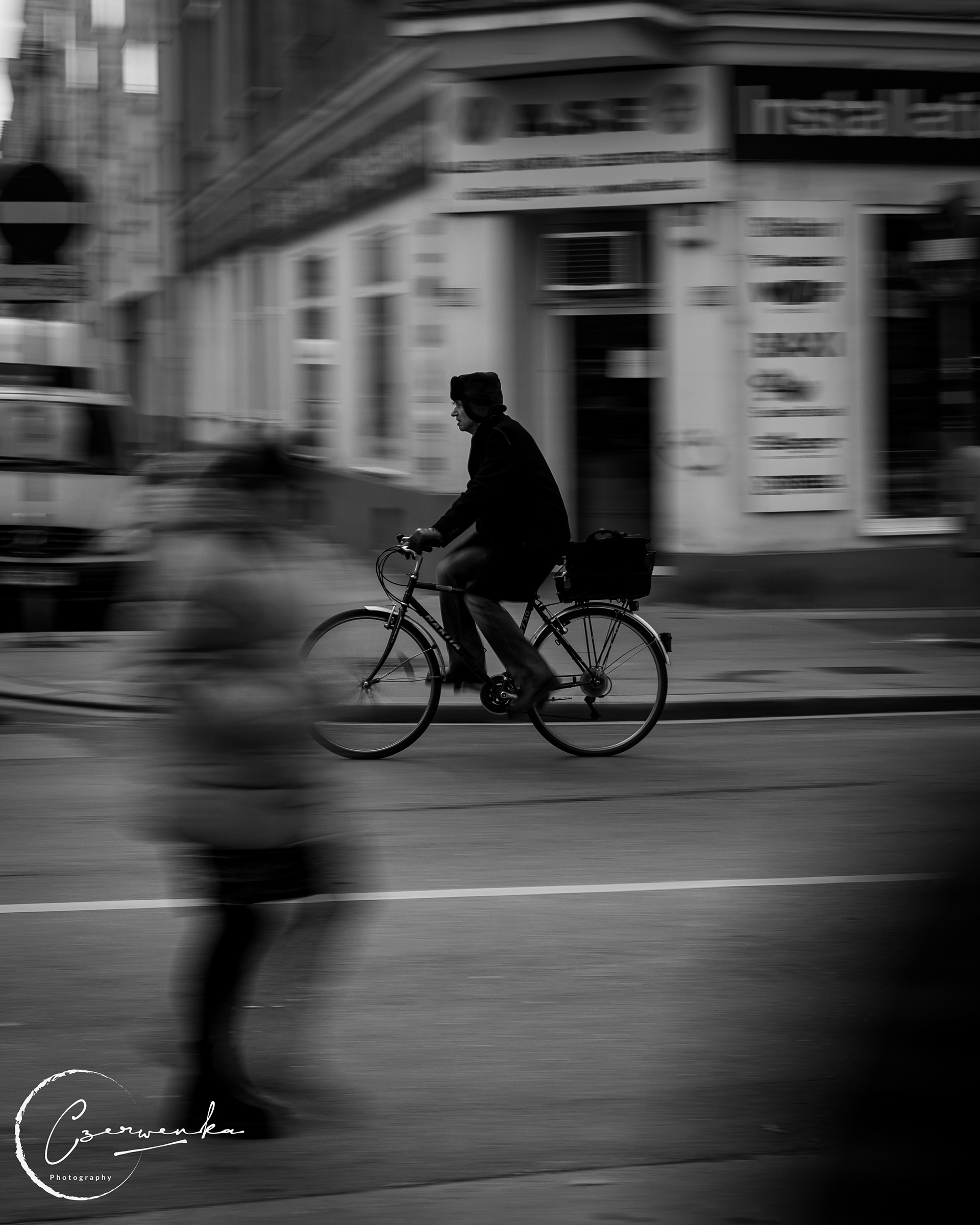 Panning shot of a bicyclist