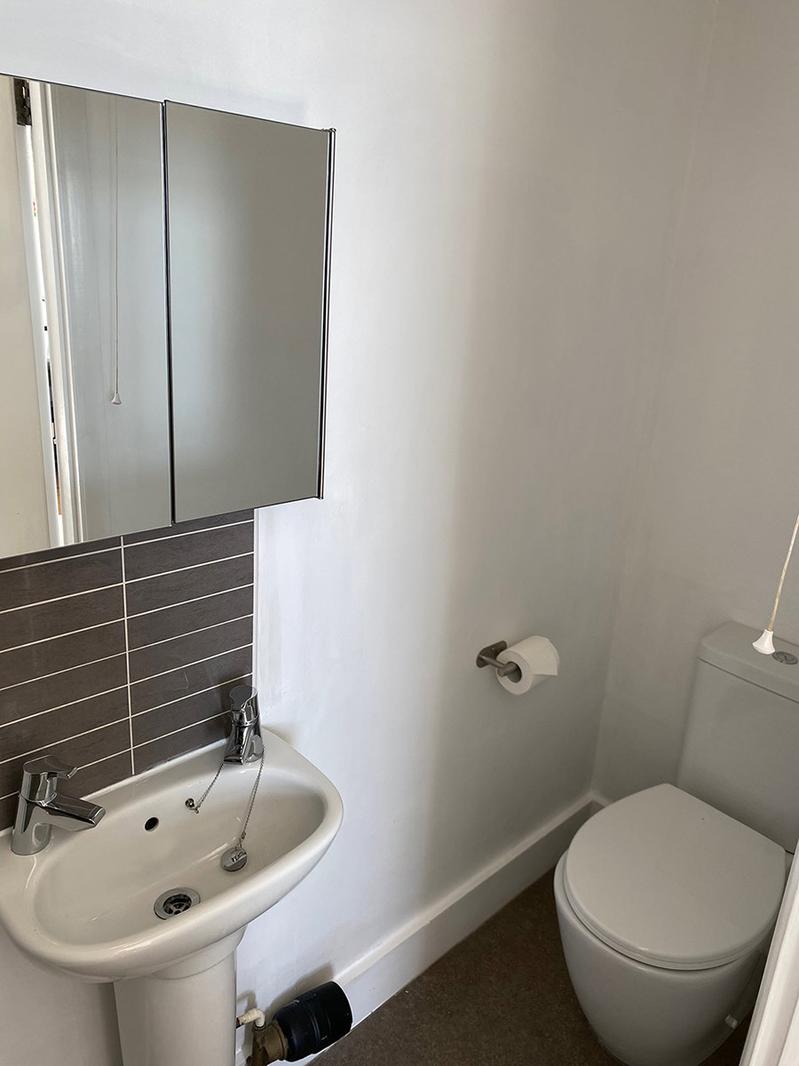 Bathroom: medicine cabinet