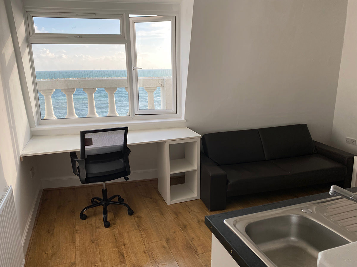 Lounge: Seaview desk, USB sockets, cube storage