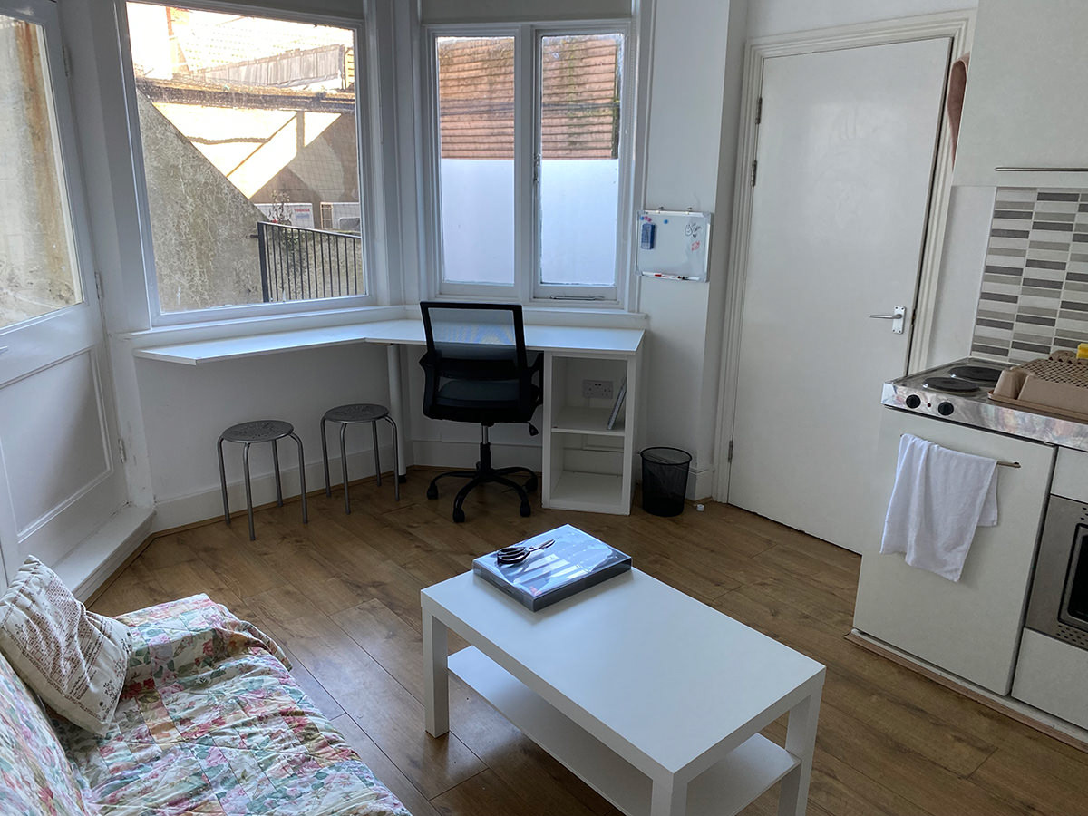 Lounge: large desk, USB ports, whiteboard, double sofa bed, washer/dryer, combo micro/oven, fridge