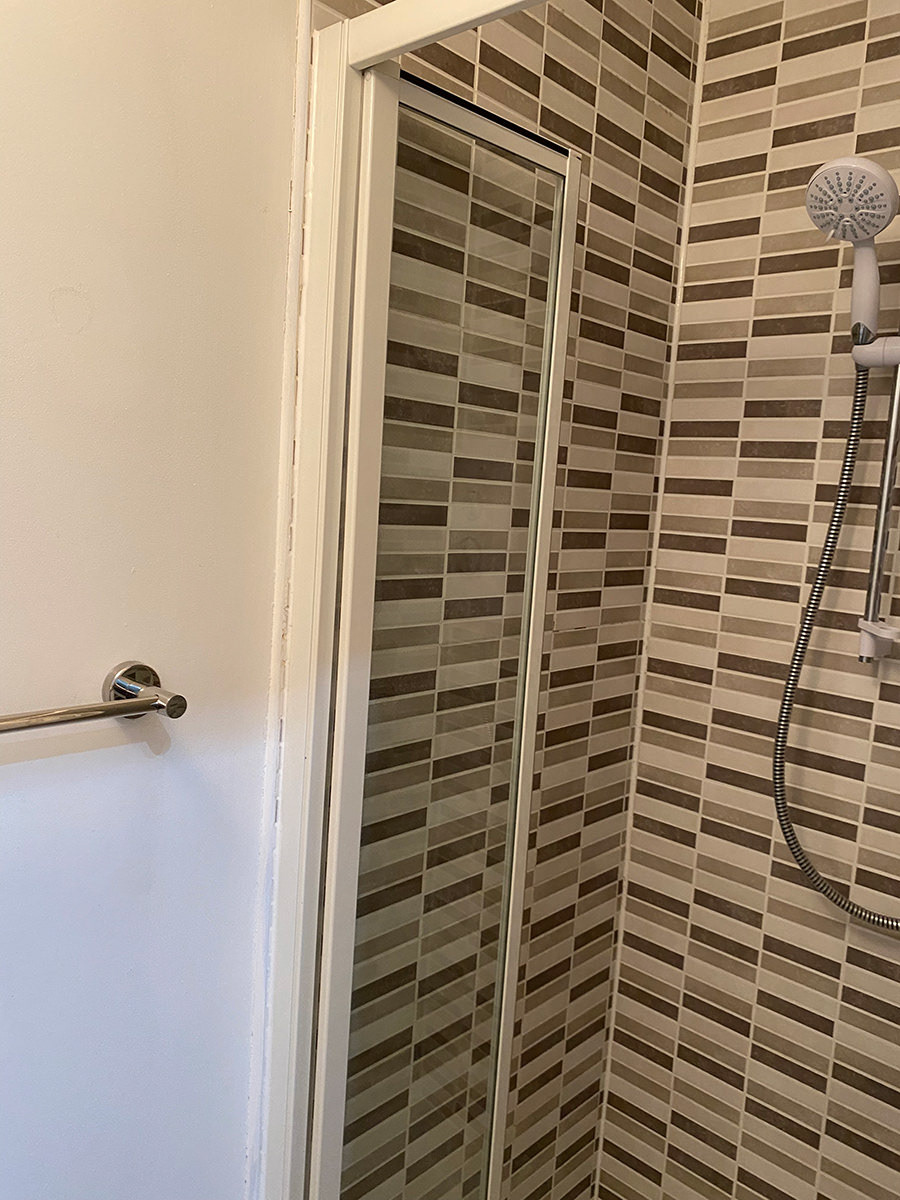 bathroom: shower