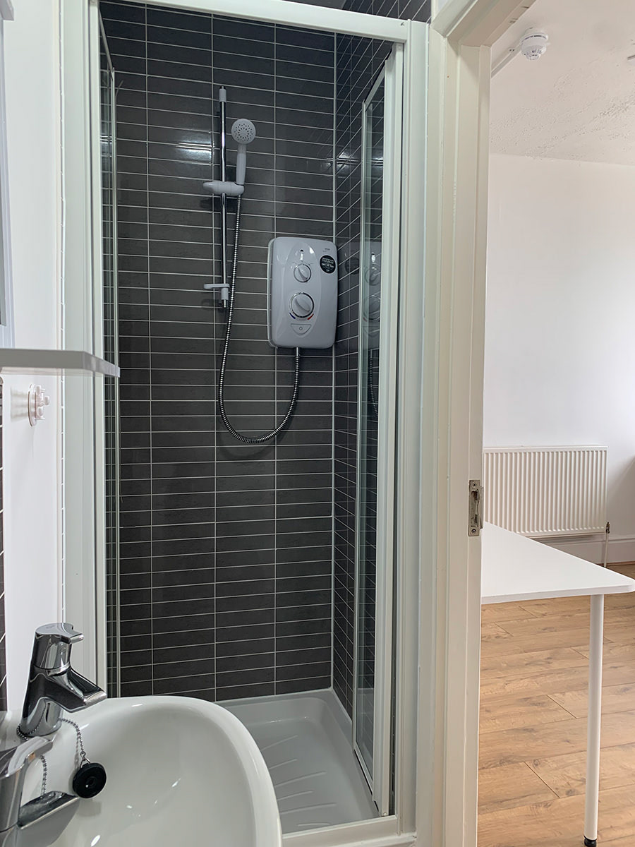 Bathroom: shower