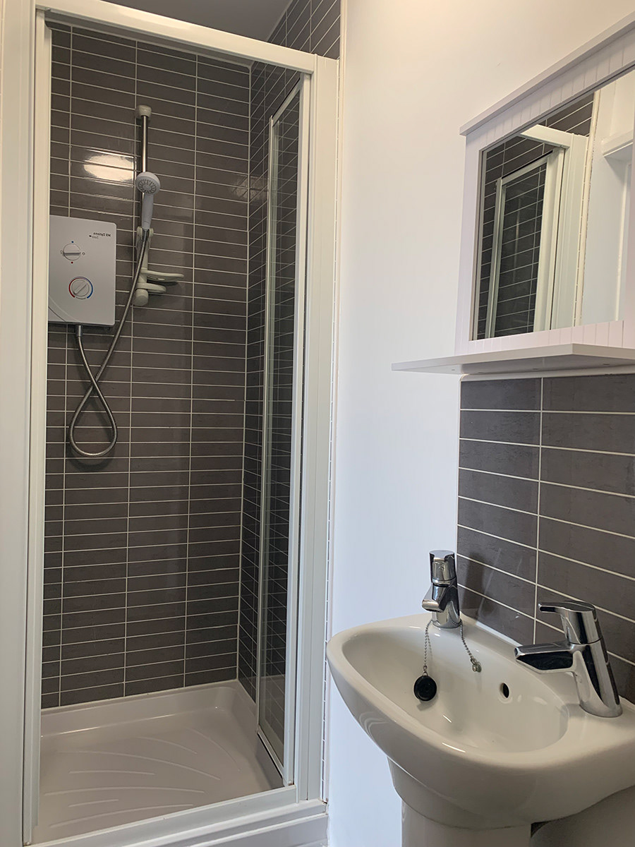 Bathroom: shower