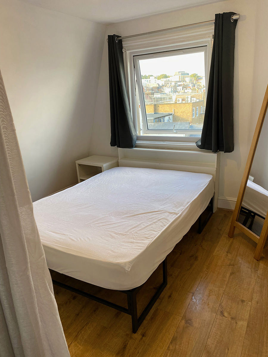 Bedroom: double bed