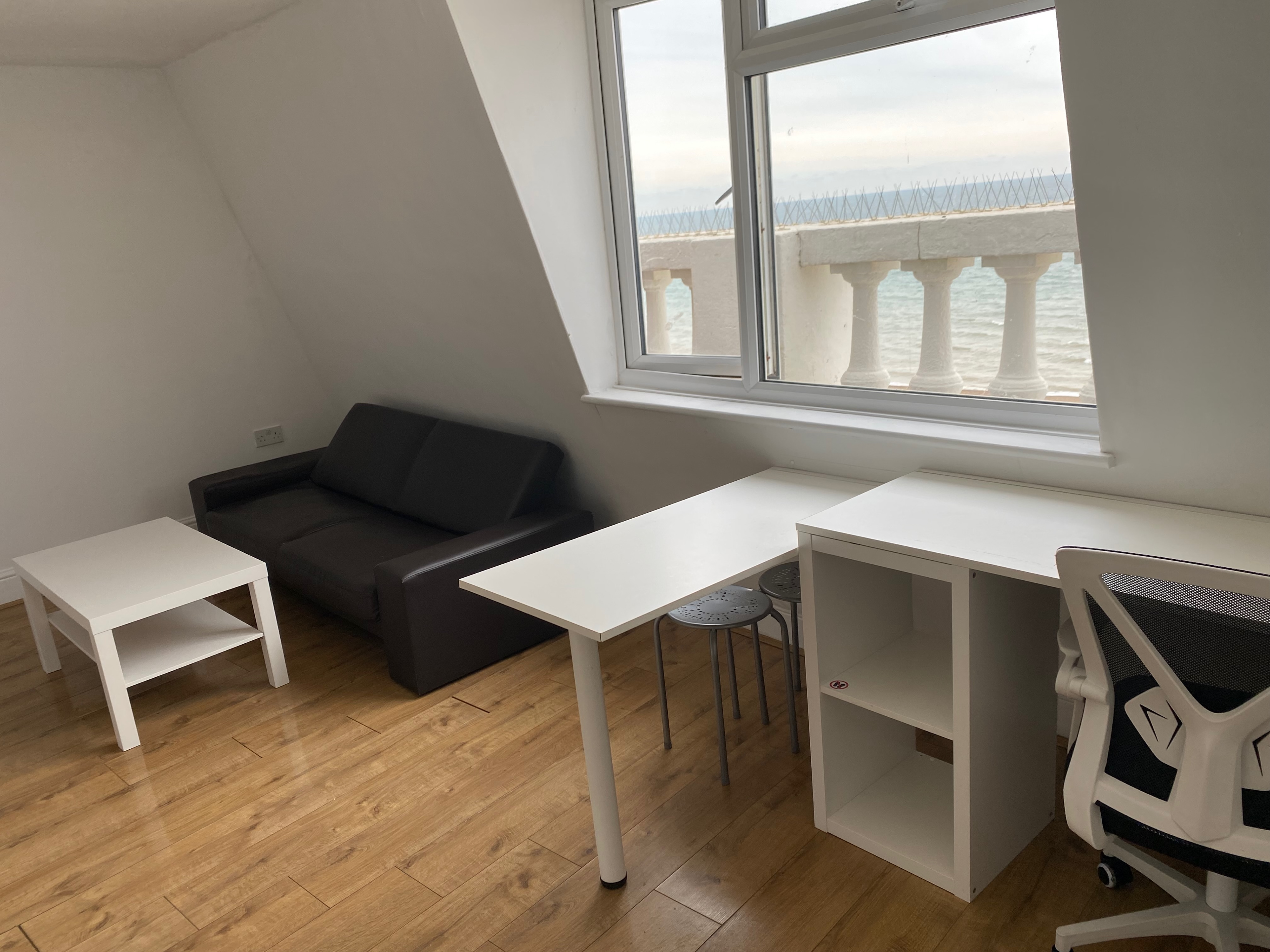 Lounge/Dining