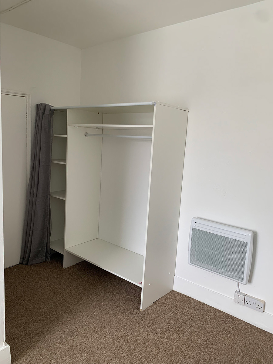 Bedroom: wardrobe