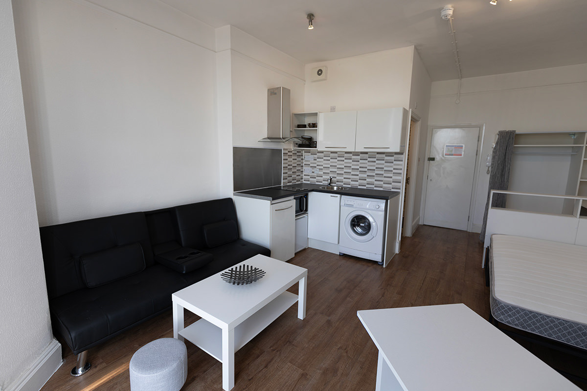 Double sofa bed, kitchen: washer/dryer, fridge, freezer, hob, combi micro/oven
