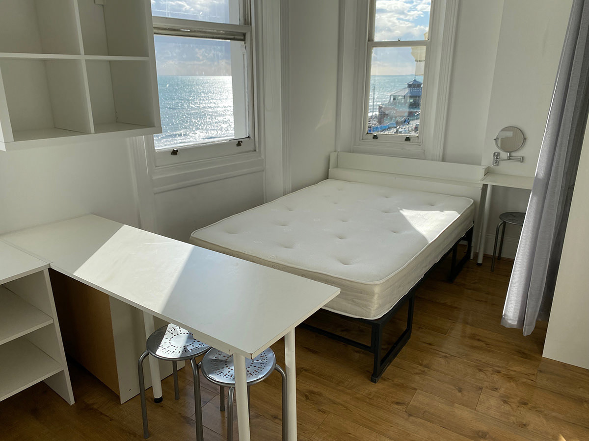 double bed/dressing table