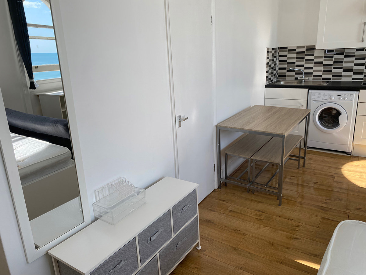 Dressing table, 4 seat pull out dining table