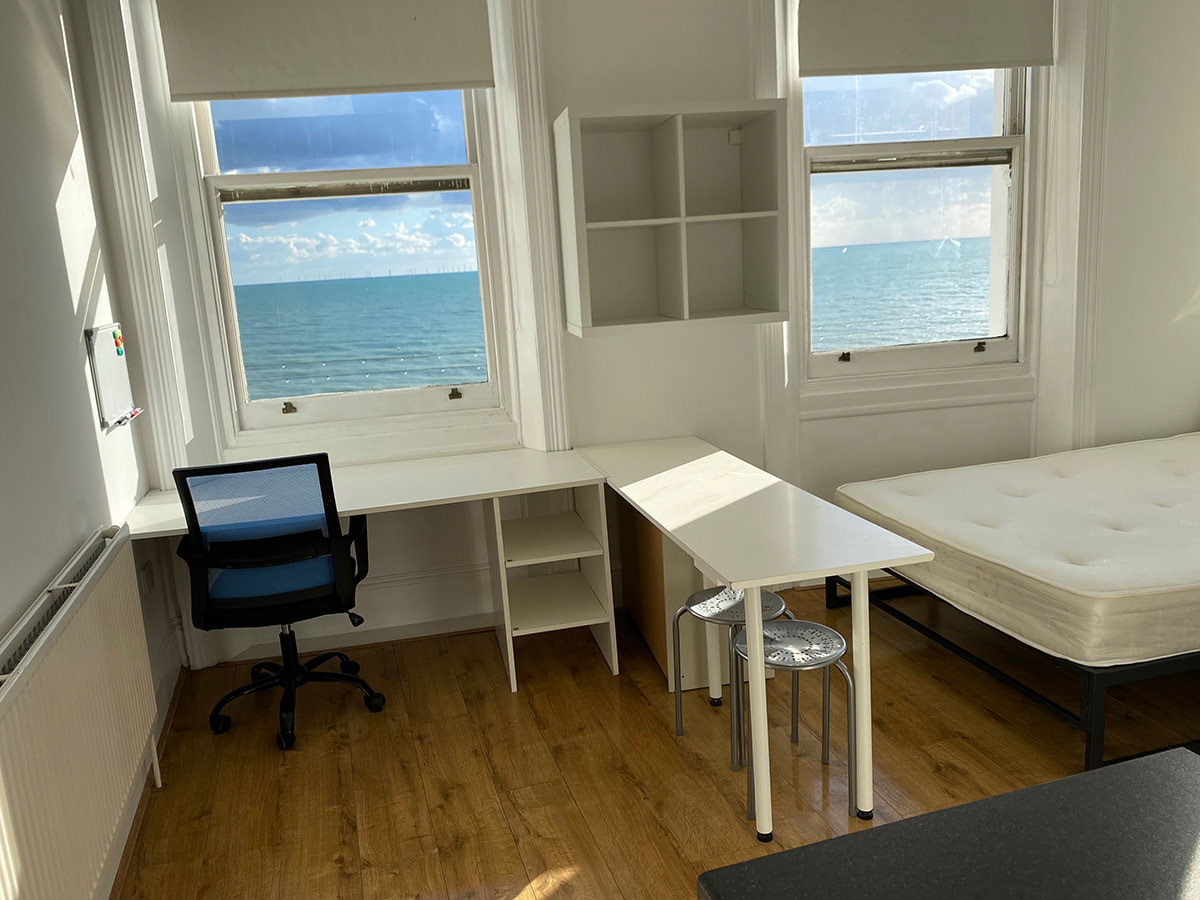 Seaview desk. usb plugs, extended desk/dining table