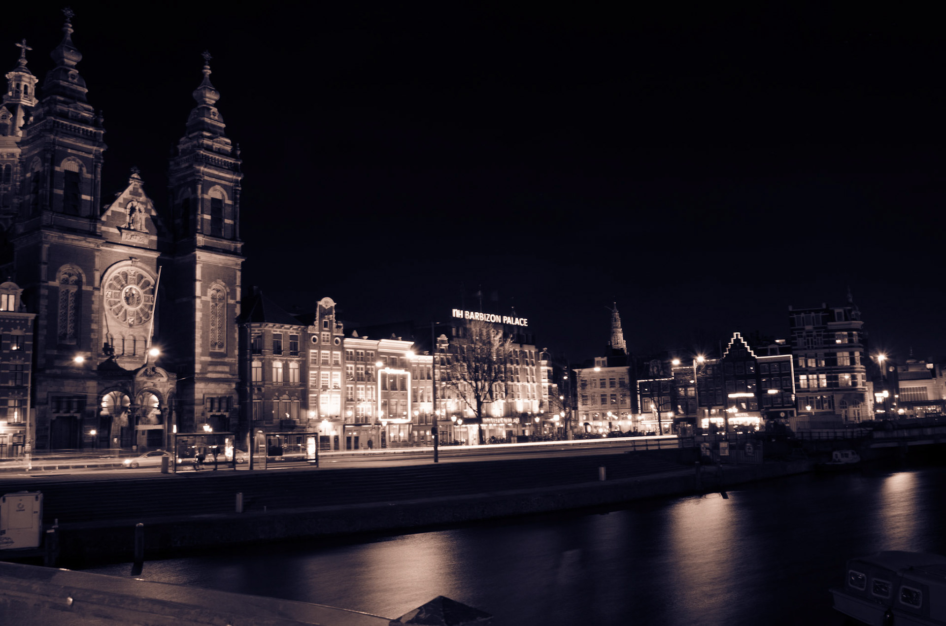 Night-walk through Old Amsterdam