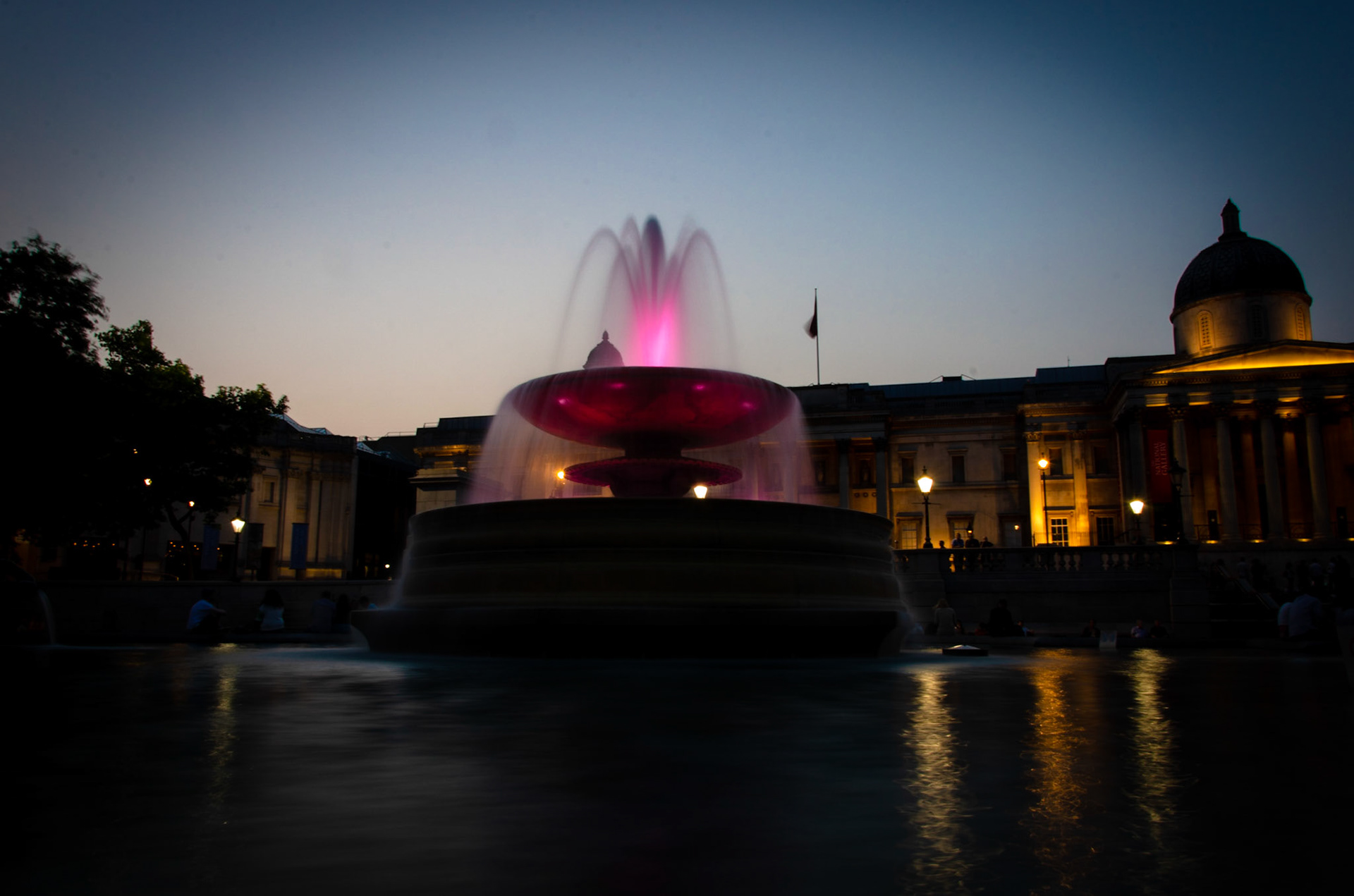 A long exposure shot of the fountain outside the National Gallery