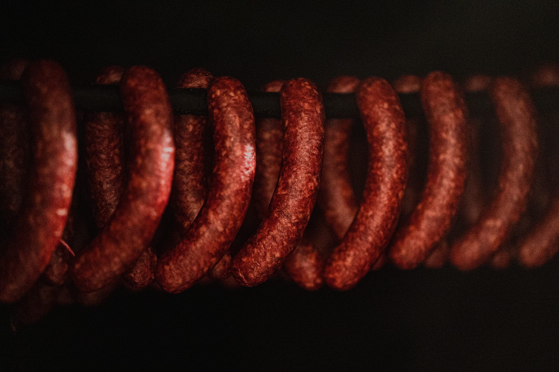 Bio Bauernbratwürstel in der Selch