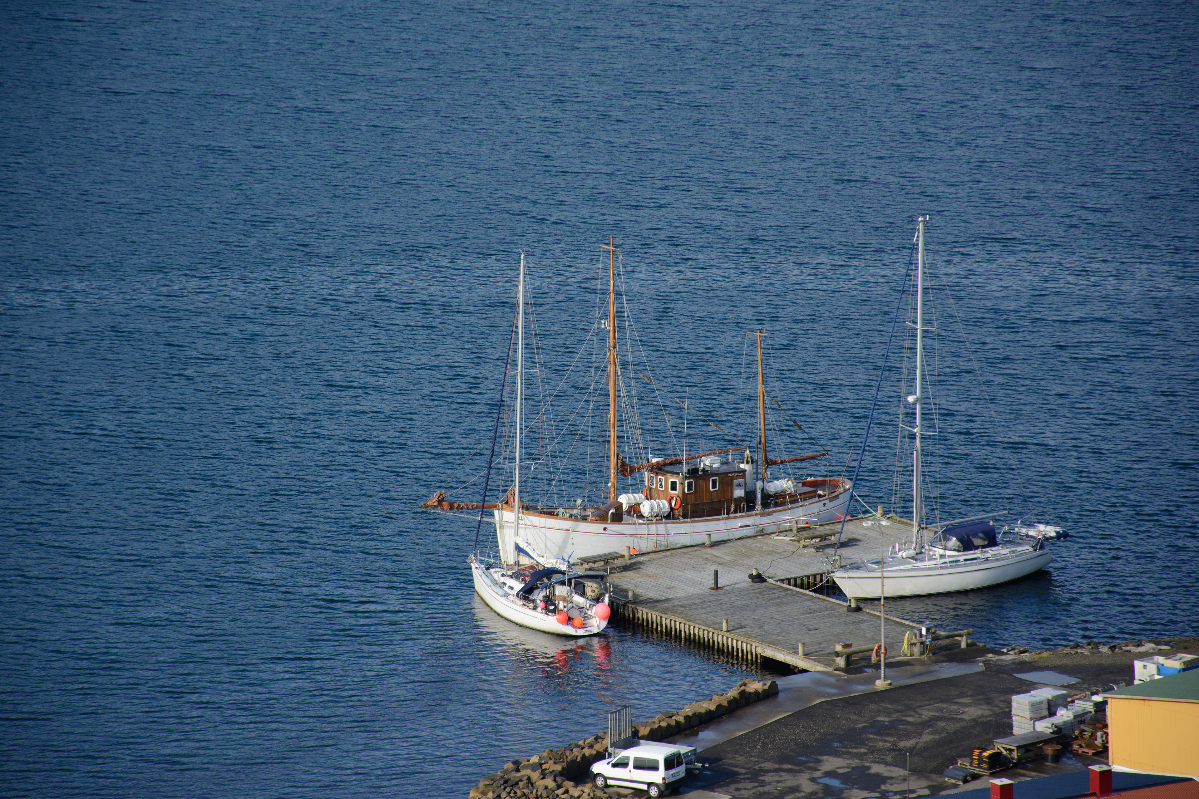 TVØROYRI