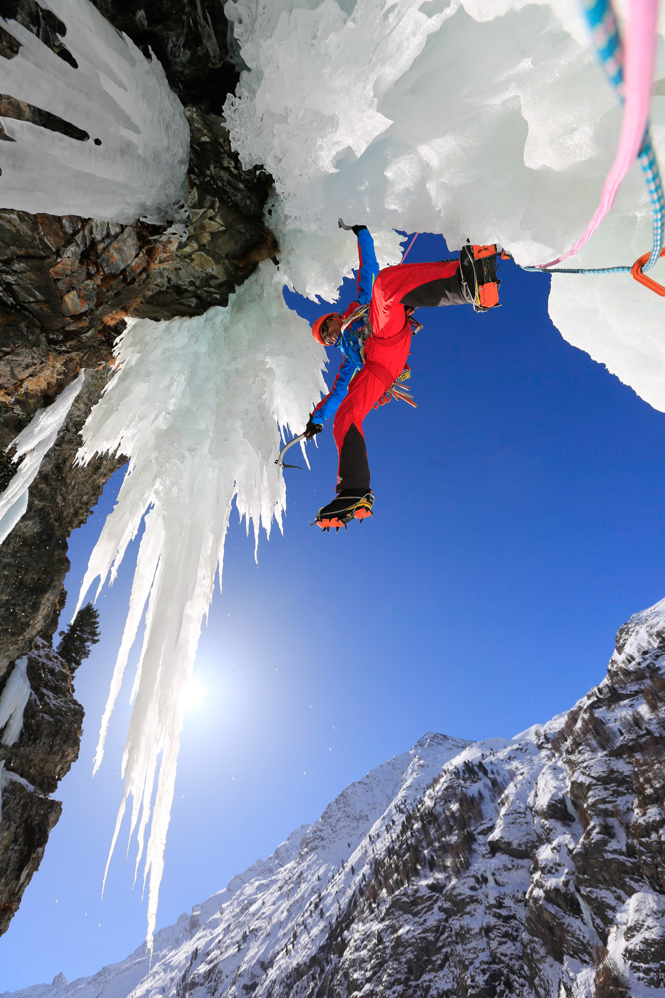Ice climbing, Val de cogne, grimpeur F Damilano,photographer,Monica Dalmasso, outdoor