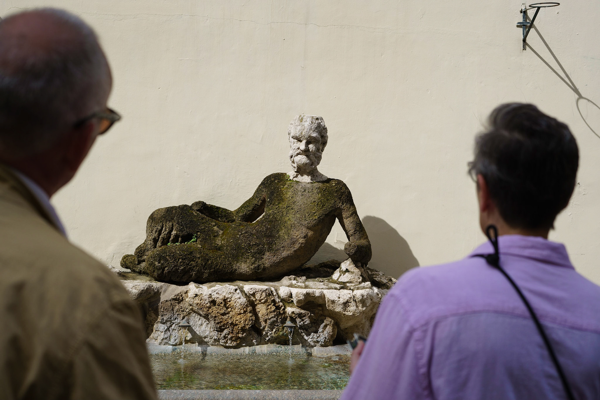 Talking to the Babuino