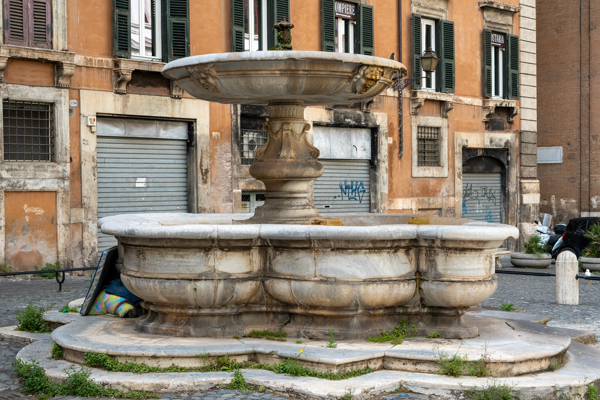 Fountain moved from Piazza Mercatello