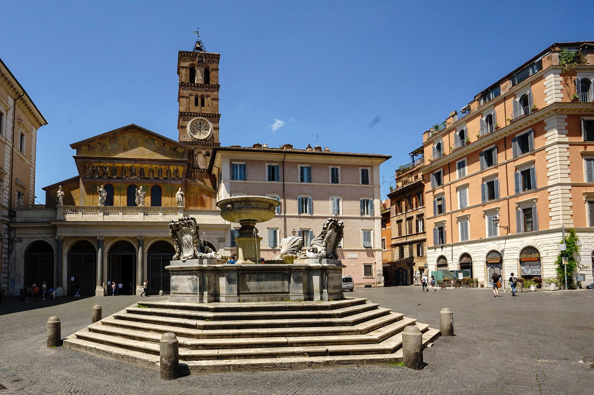 Santa Maria in Trastevere with a Felice fountain