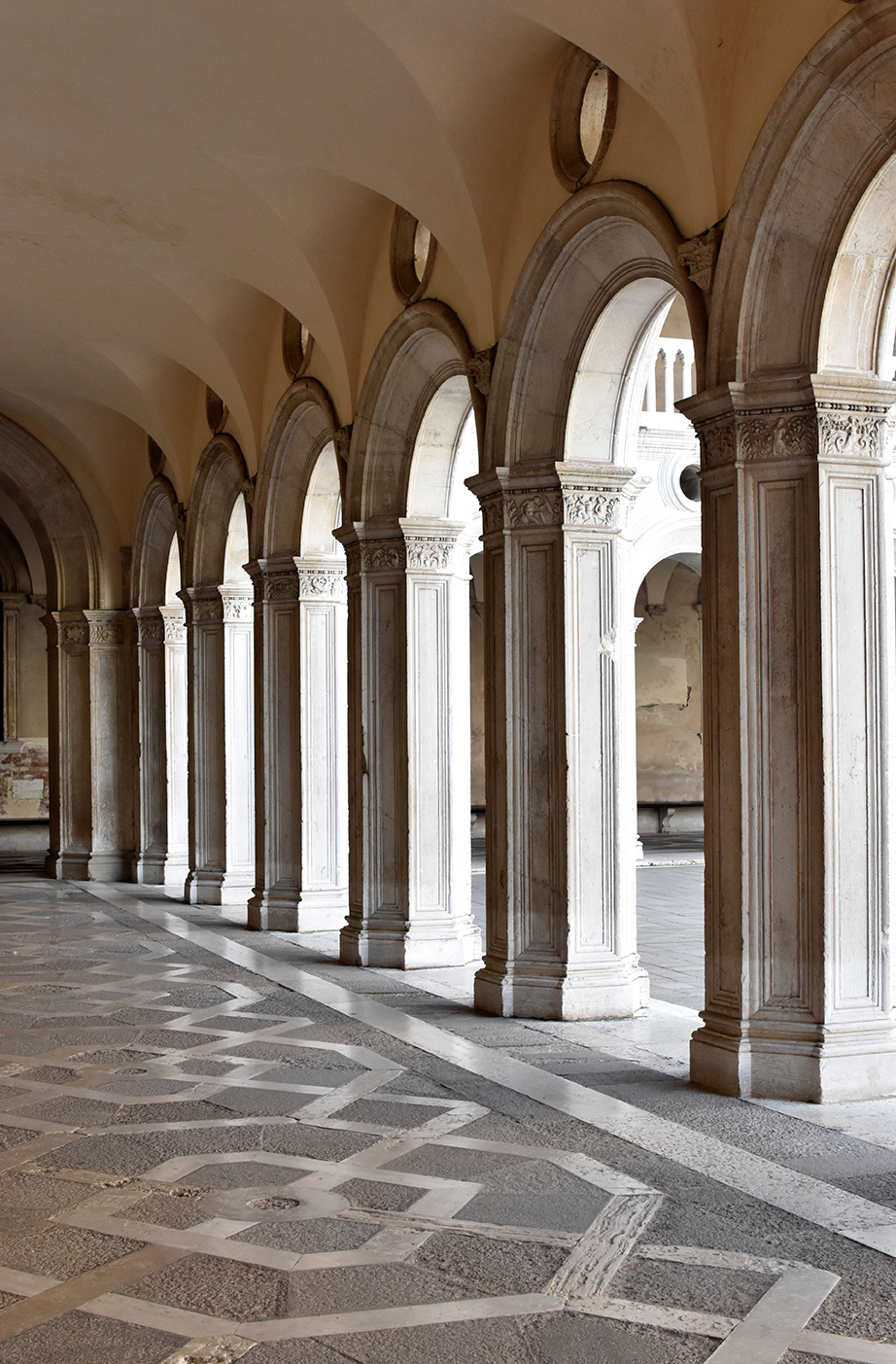 Palazzo Ducale / Pallatin e doxhëve