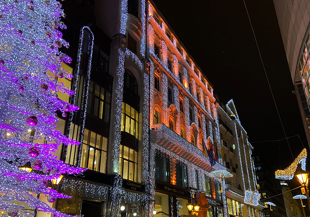 Christmas Market / Tregu i Krishtëlindjes