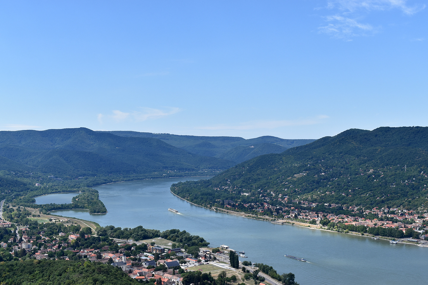 Danube going to Bratislava / Danubi shkon në Bratislava