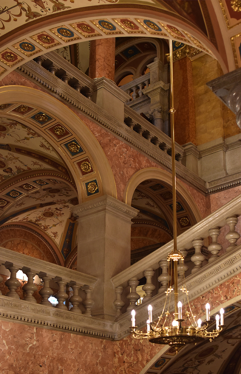 Magyar Állami Operaház /Hungarian State Opera House / Shtëpia e Operës Shtetërore Hungareze
