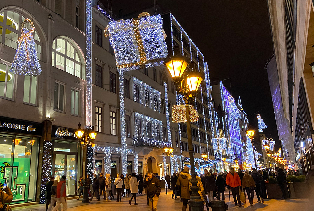 Christmas Market / Tregu i Krishtëlindjes