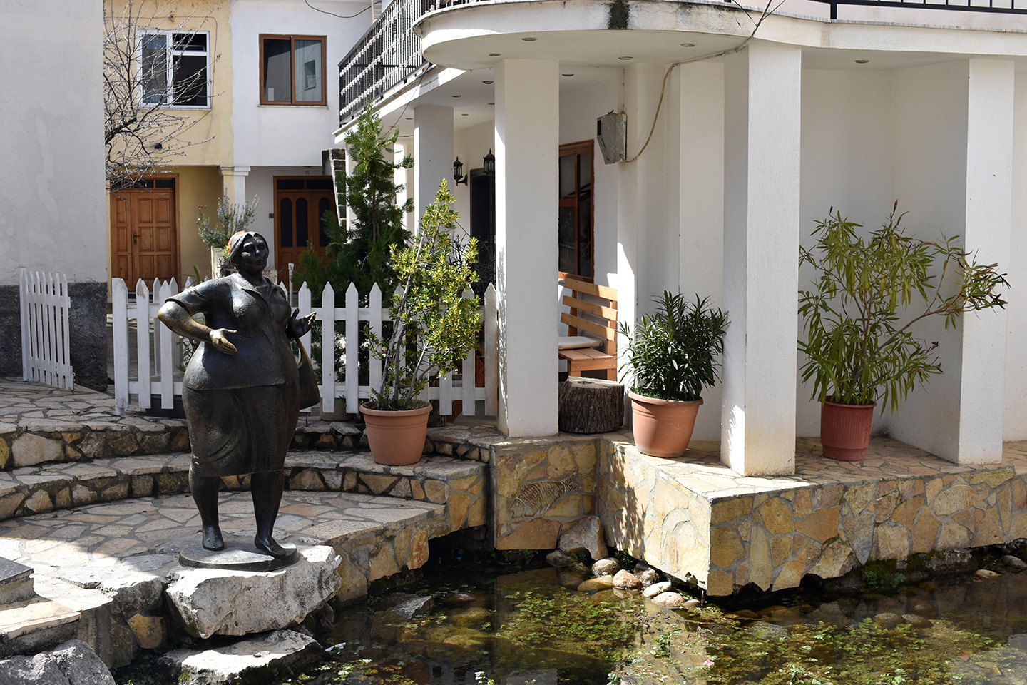 Teto Ollga statue / Statuja Teto Ollga