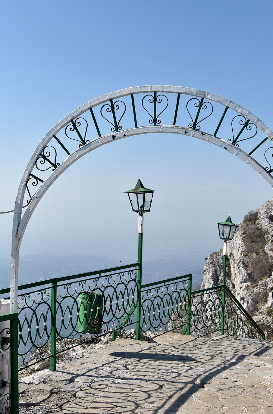 Sarisalltik, elevation 1176m (3858 ft) / Sarisalltik, lartësi 1176m (3858 ft)