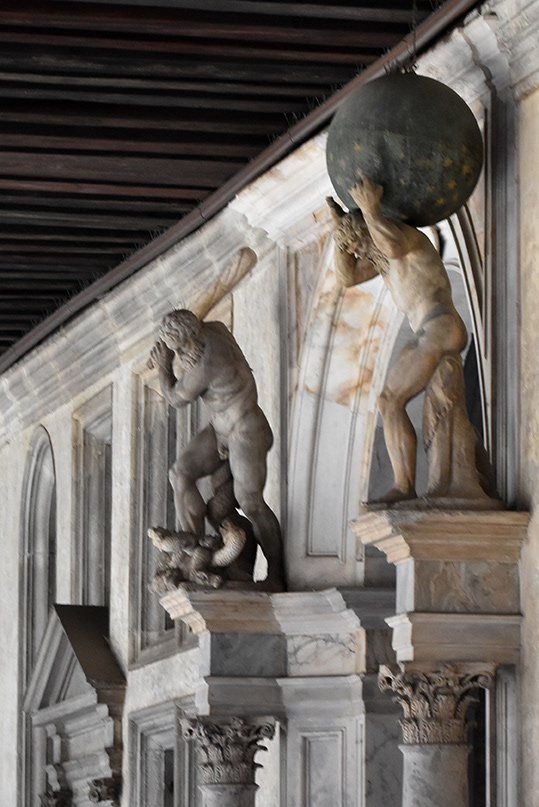 Palazzo Ducale / Pallatin e doxhëve