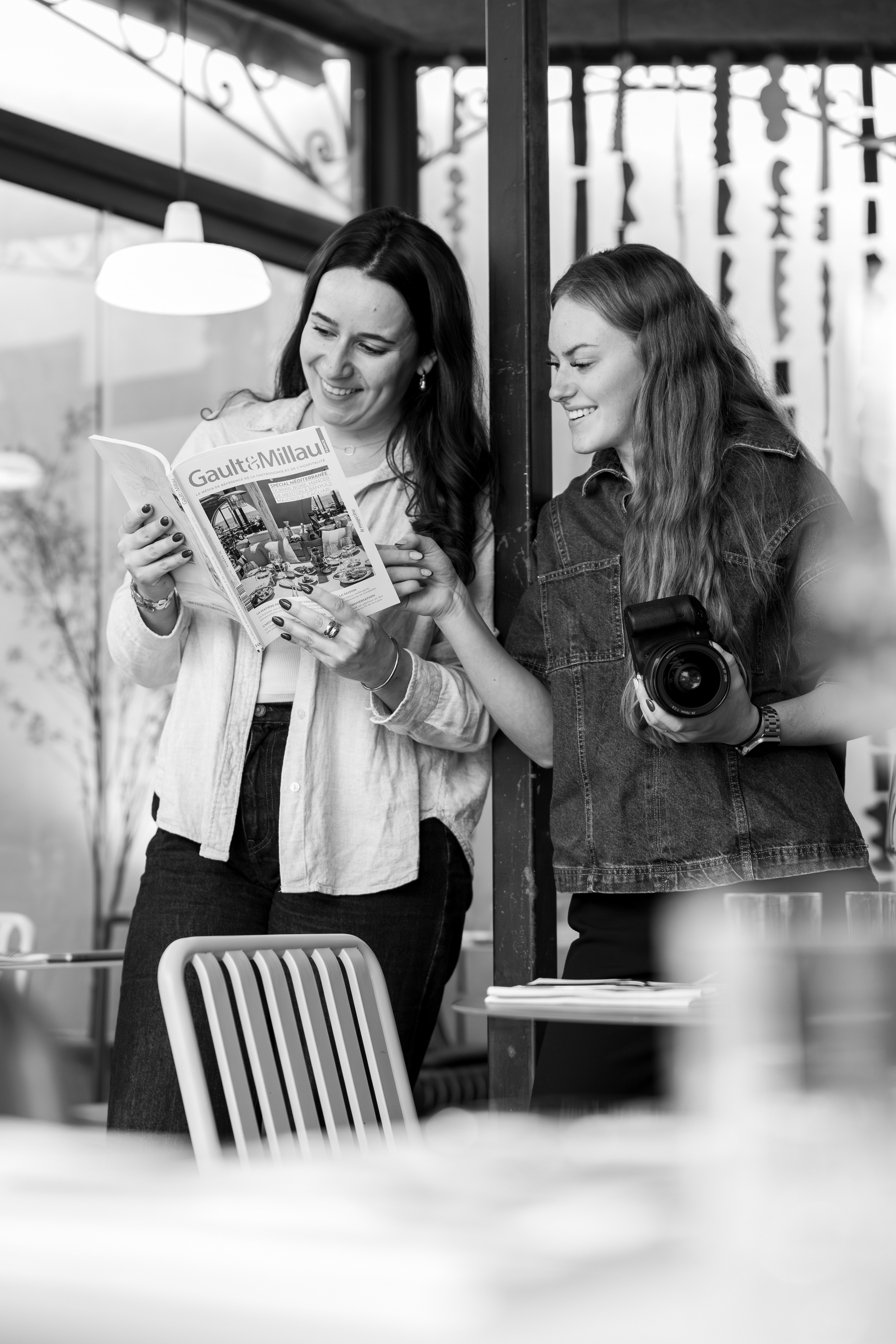 Nous sommes Estelle et Lise, Photographe & Community Manager spécialisée en gastronomie. 🍴 Notre métier ? Créer des visuels qui ouvrent l’appétit et animer des communautés de passionnés de bonne cuisine.