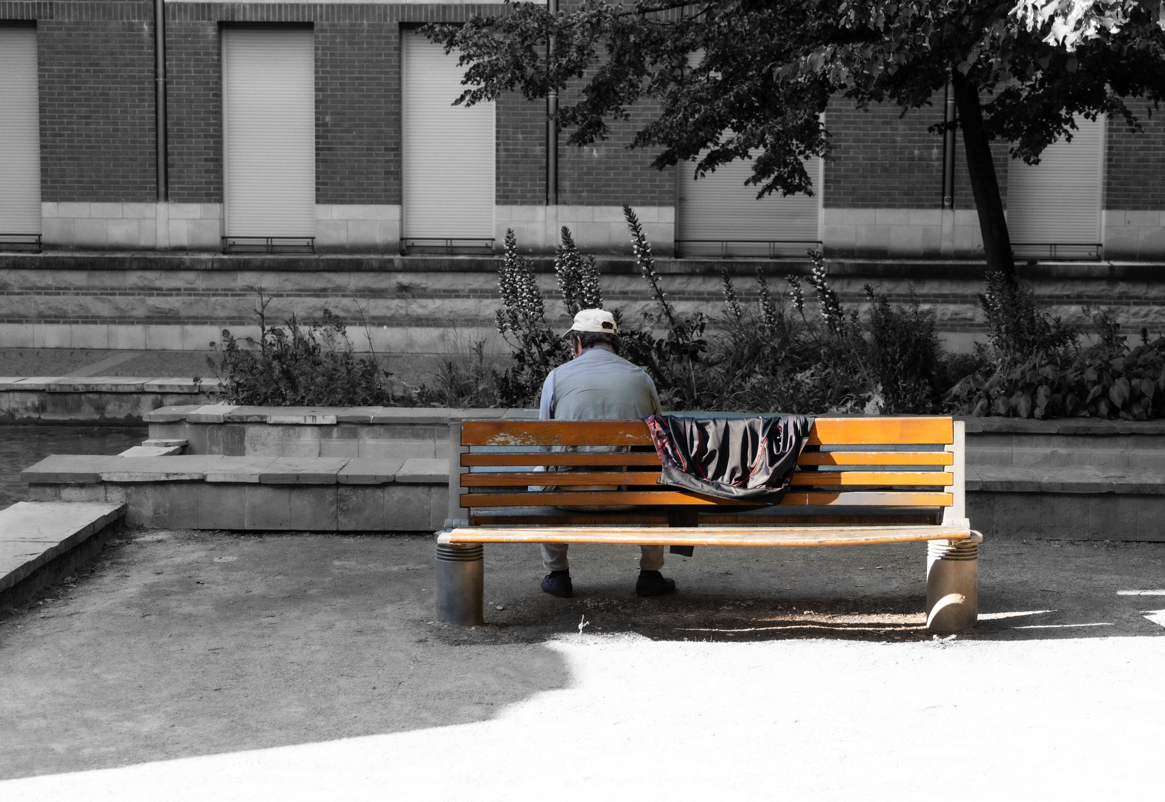 Jamais vraiment seul(es)