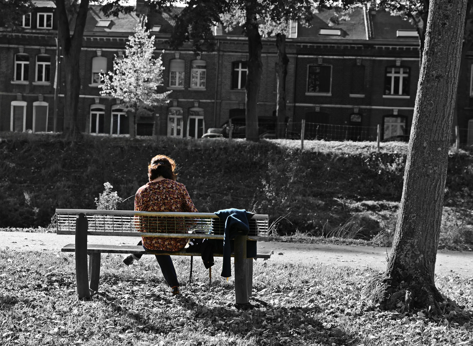 Jamais vraiment seul(es)