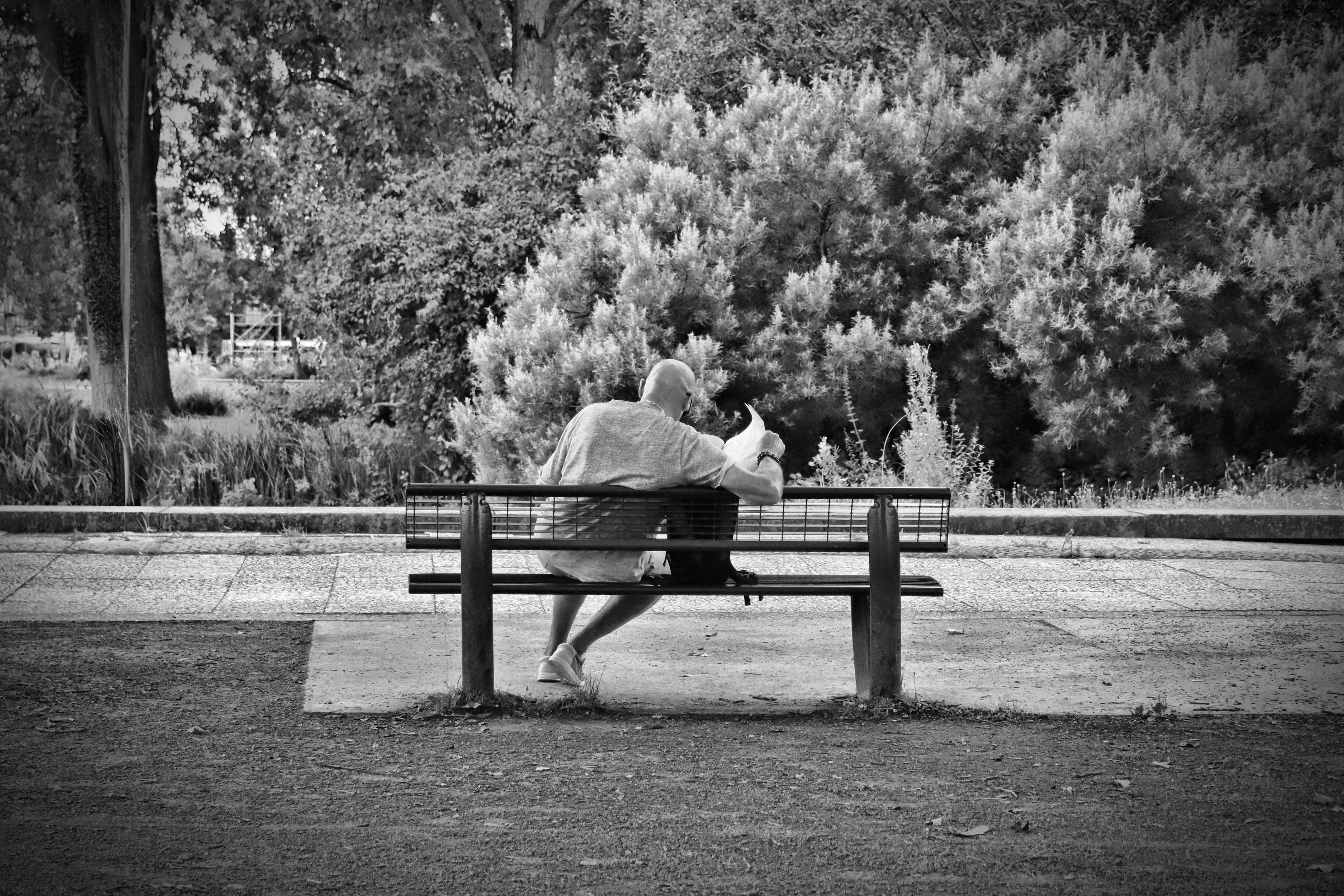 Jamais vraiment seul(es)