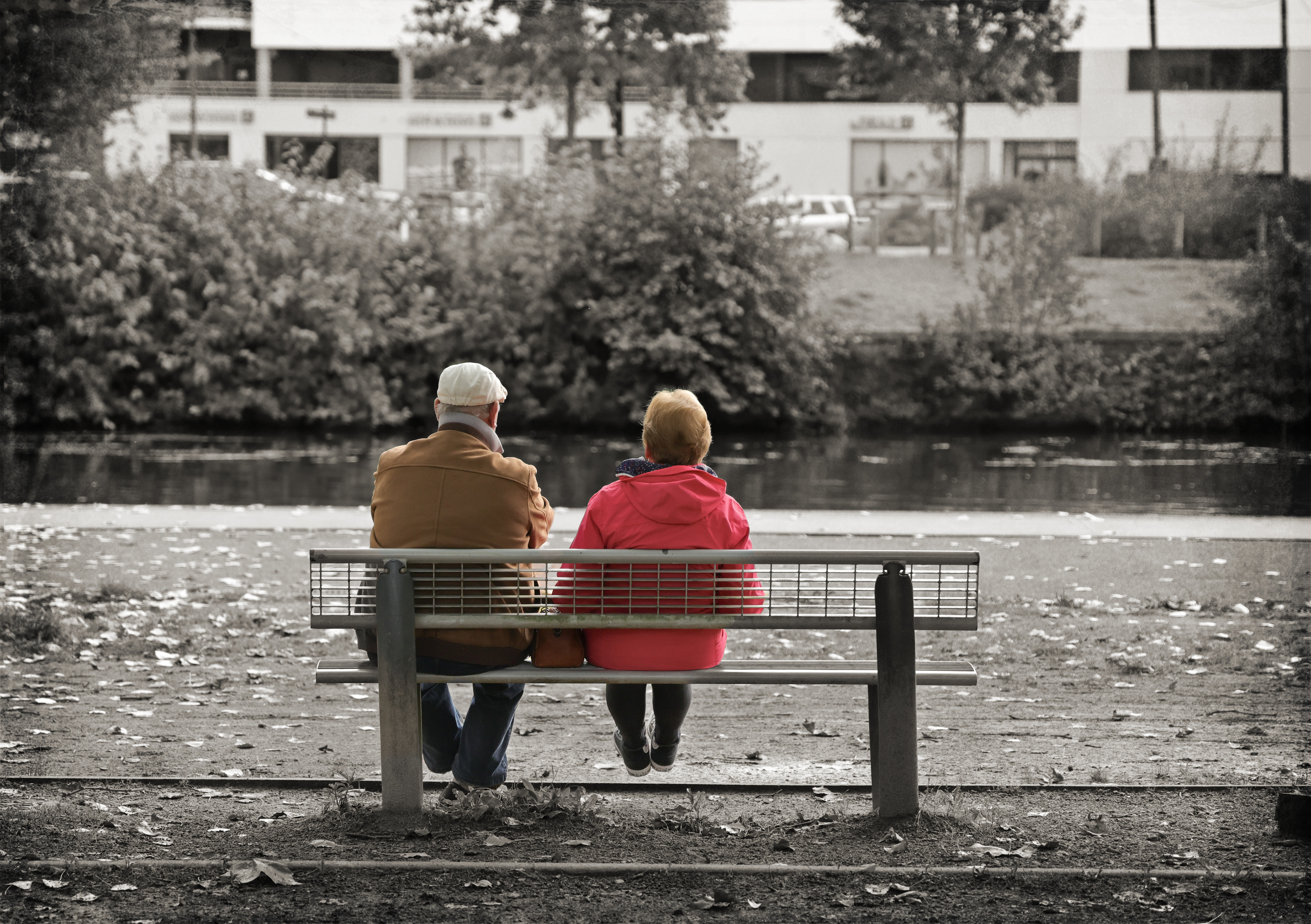 Jamais vraiment seul(es)