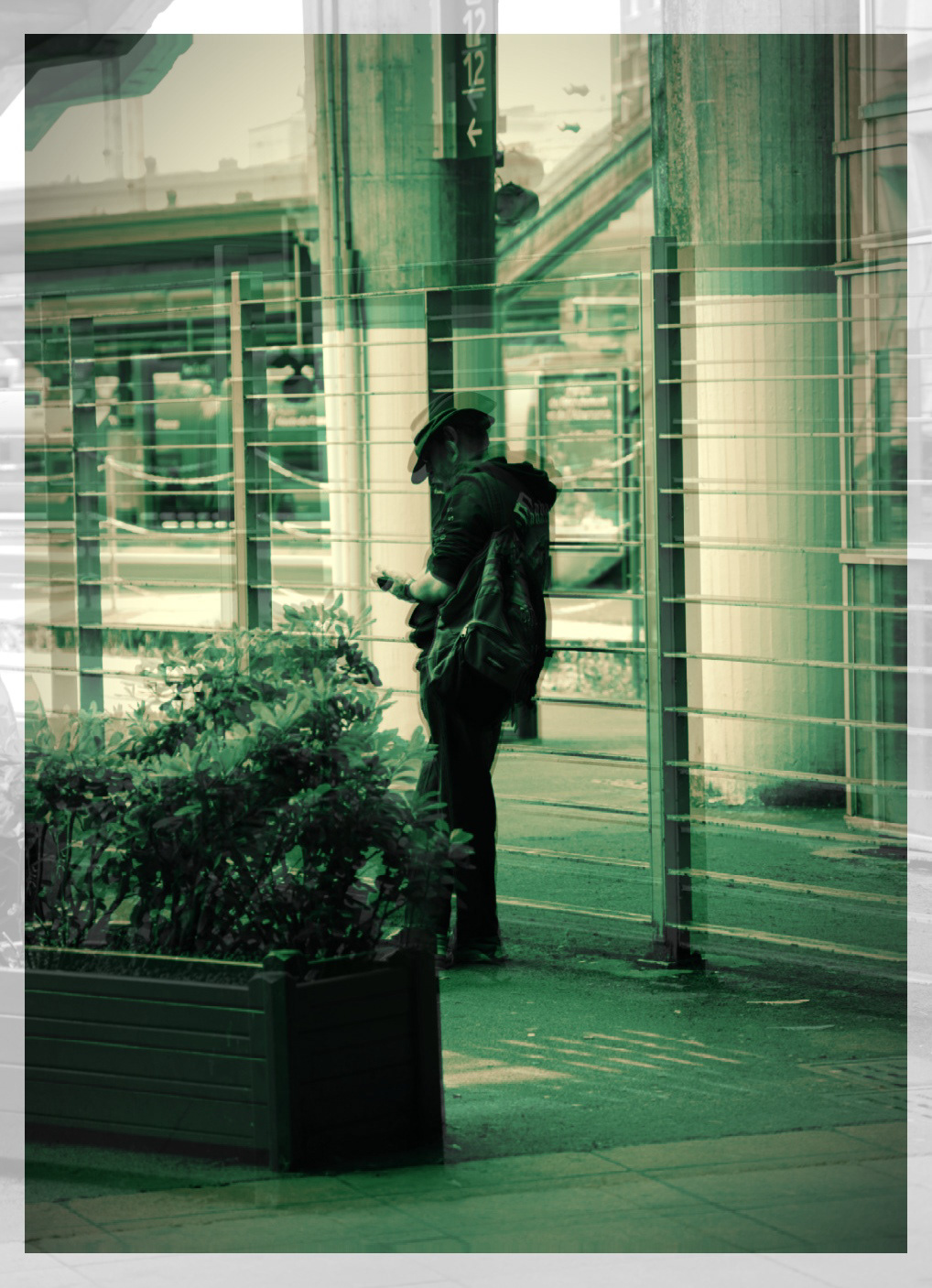 Jamais vraiment seul(es)