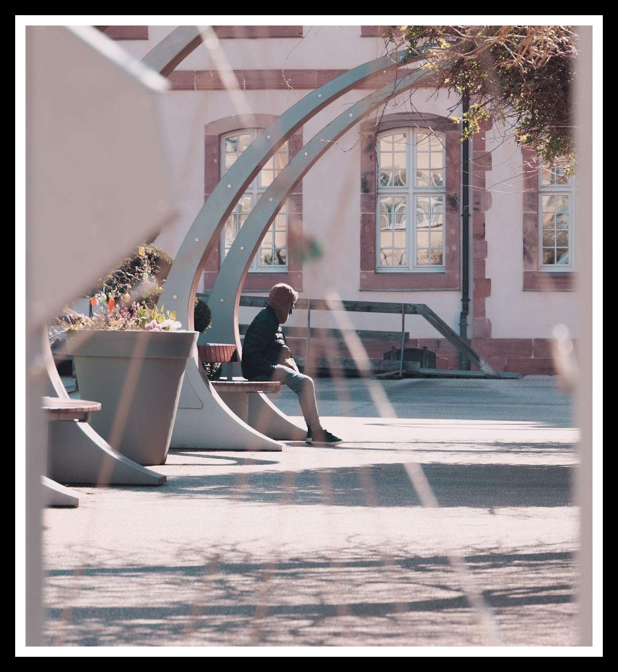 Jamais vraiment seul(es)