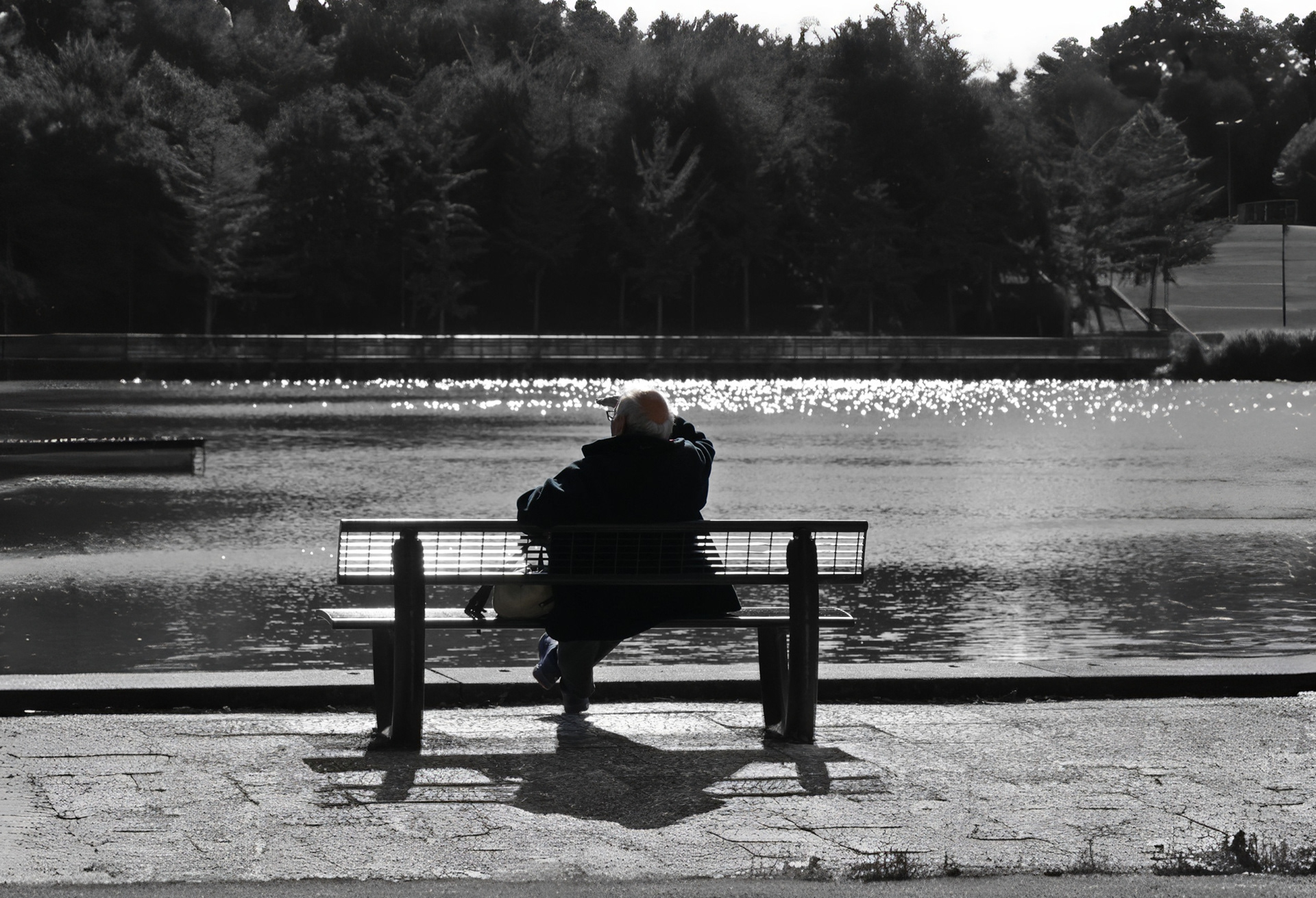 Jamais vraiment seul(es)