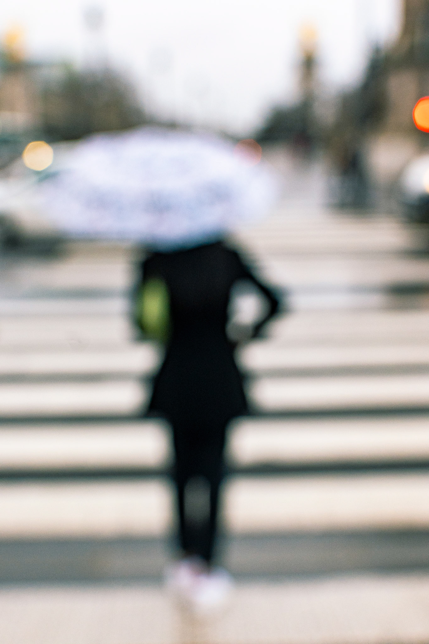 femme au parapluie Paris