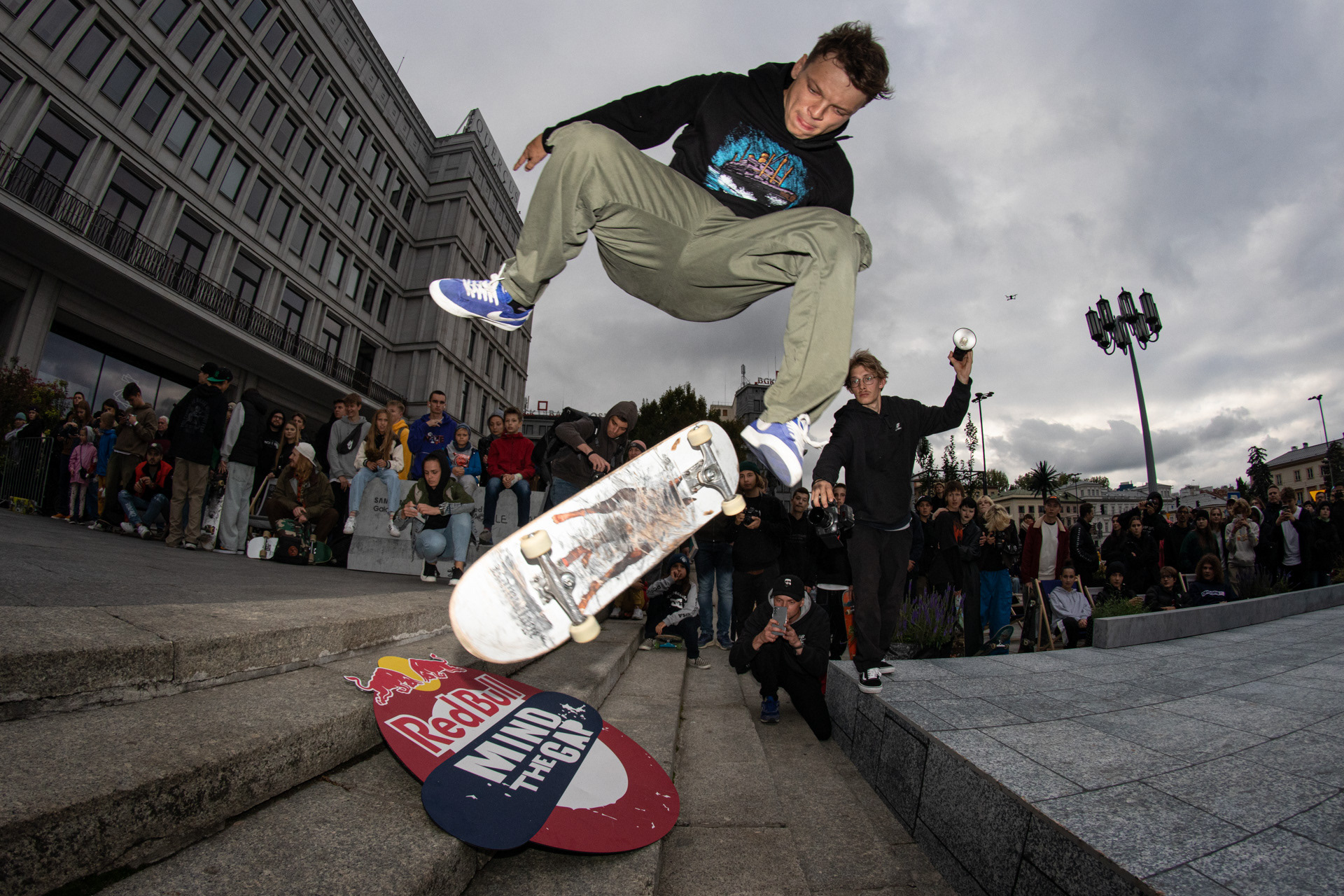 https://www.redbull.com/pl-pl/red-bull-mind-the-gap-2022-warszawa-forum-deskorolkowe